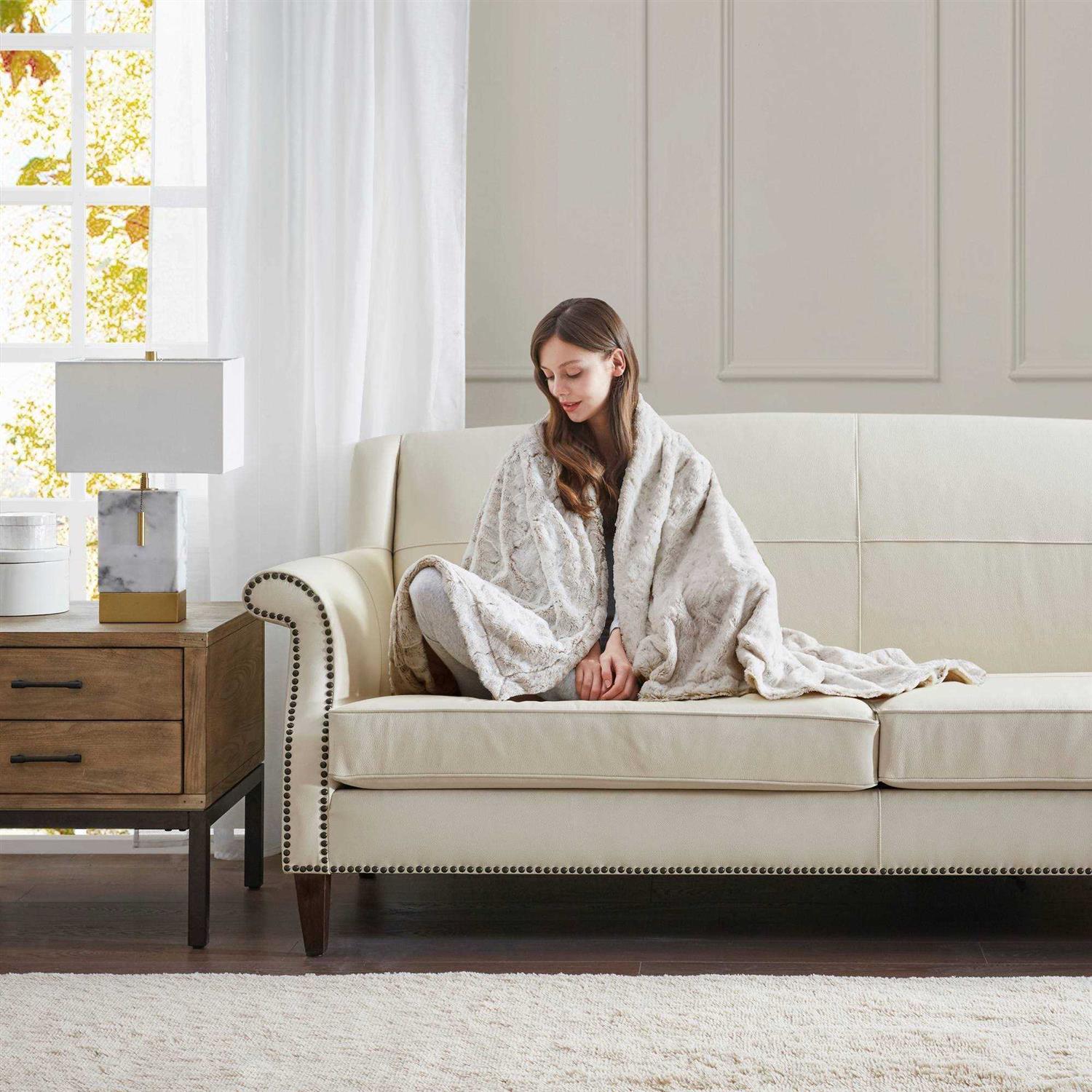 Madison Park Zuri Oversized Faux Fur Throw - Image 4