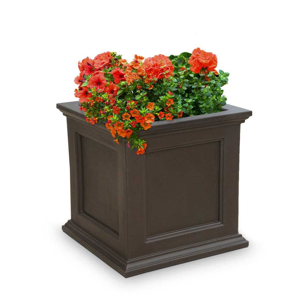 Mayne Fairfield Square Planter - Image 5