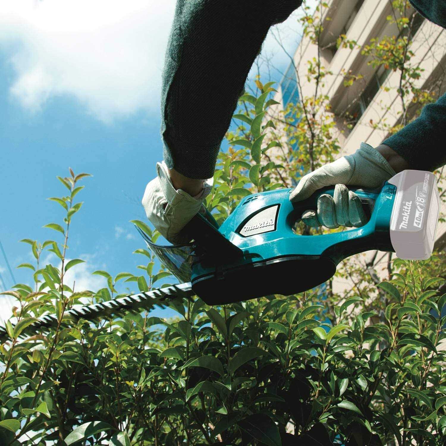 Makita XHU02Z 18V LXT Lithium-Ion Cordless Hedge Trimmer - Image 3